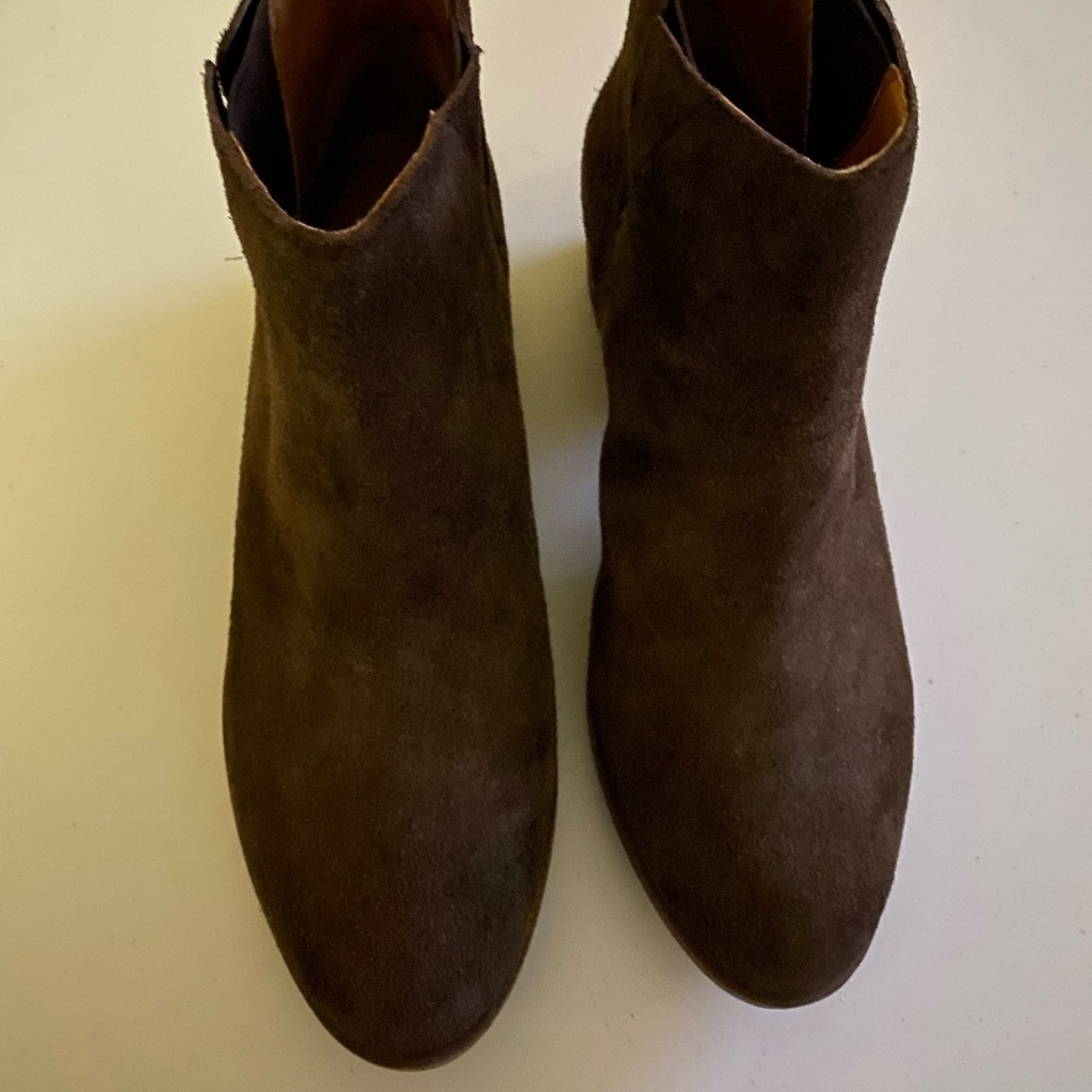 Like new, Lucky Brand Suede booties, brown, size 10m